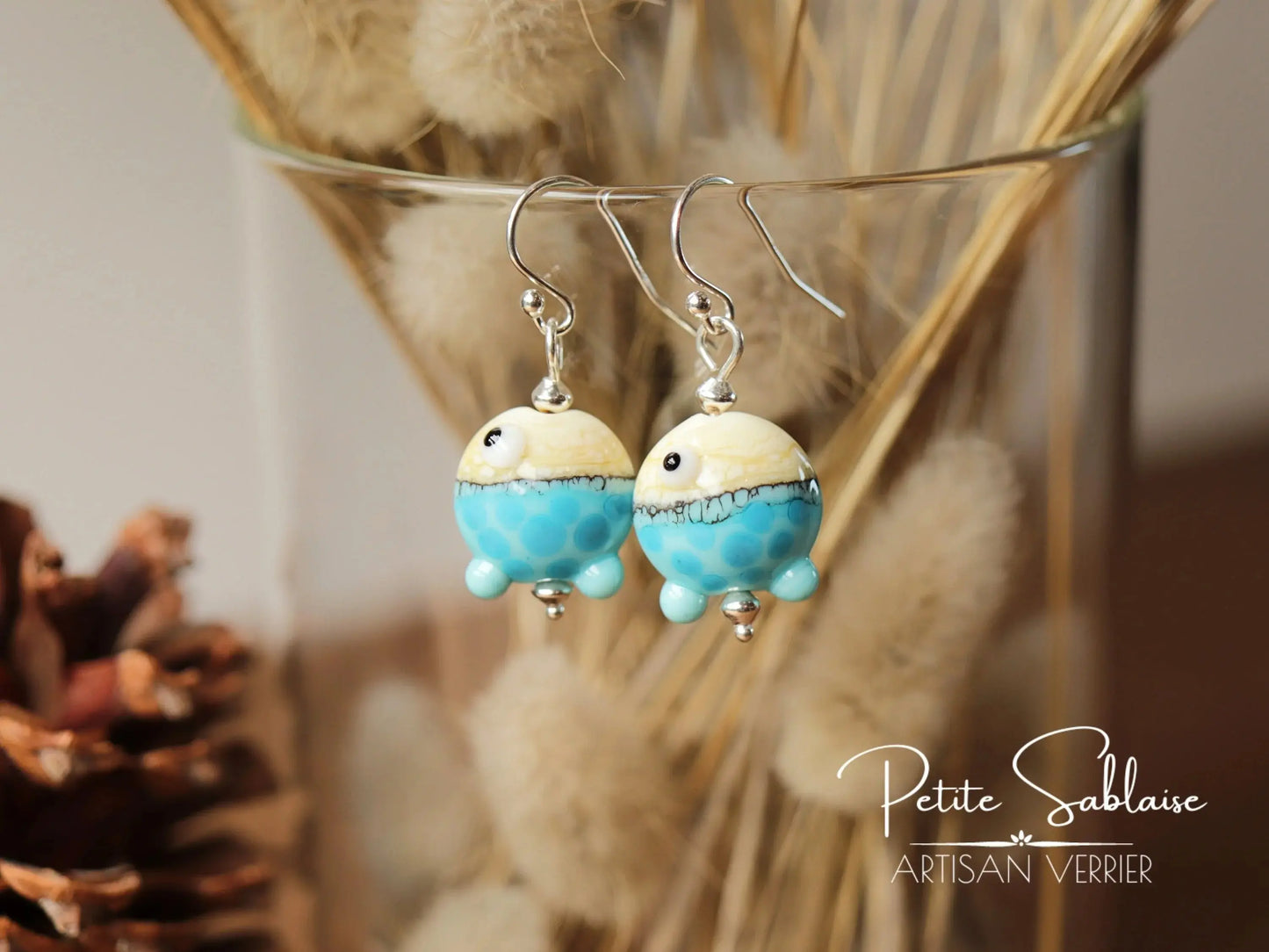 Bijoux Fantaisie : Boucles d'oreilles Petits Poissons bleus en Argent - Petite Sablaise