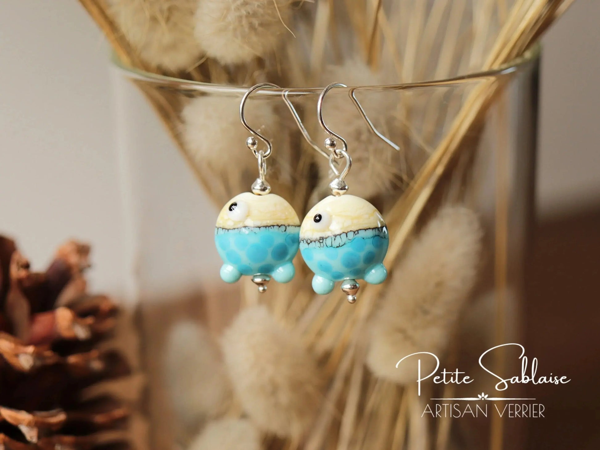 Bijoux Fantaisie : Boucles d'oreilles Petits Poissons bleus en Argent - Petite Sablaise