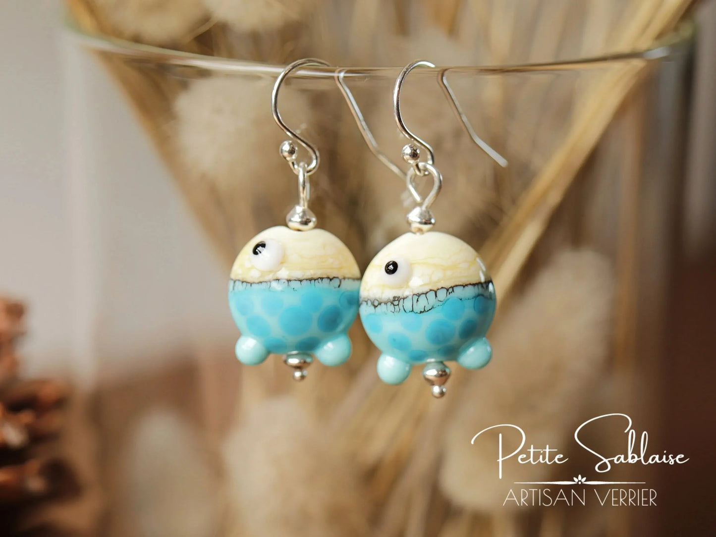 Bijoux Fantaisie : Boucles d'oreilles Petits Poissons bleus en Argent - Petite Sablaise