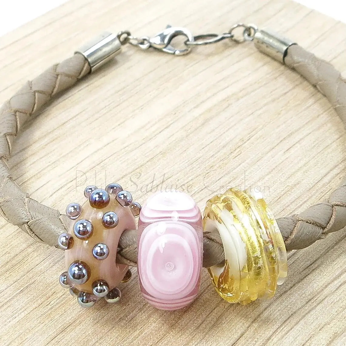 Bracelet Artisanal Fantaisie de Perles aux tons Rose et Or - Petite Sablaise