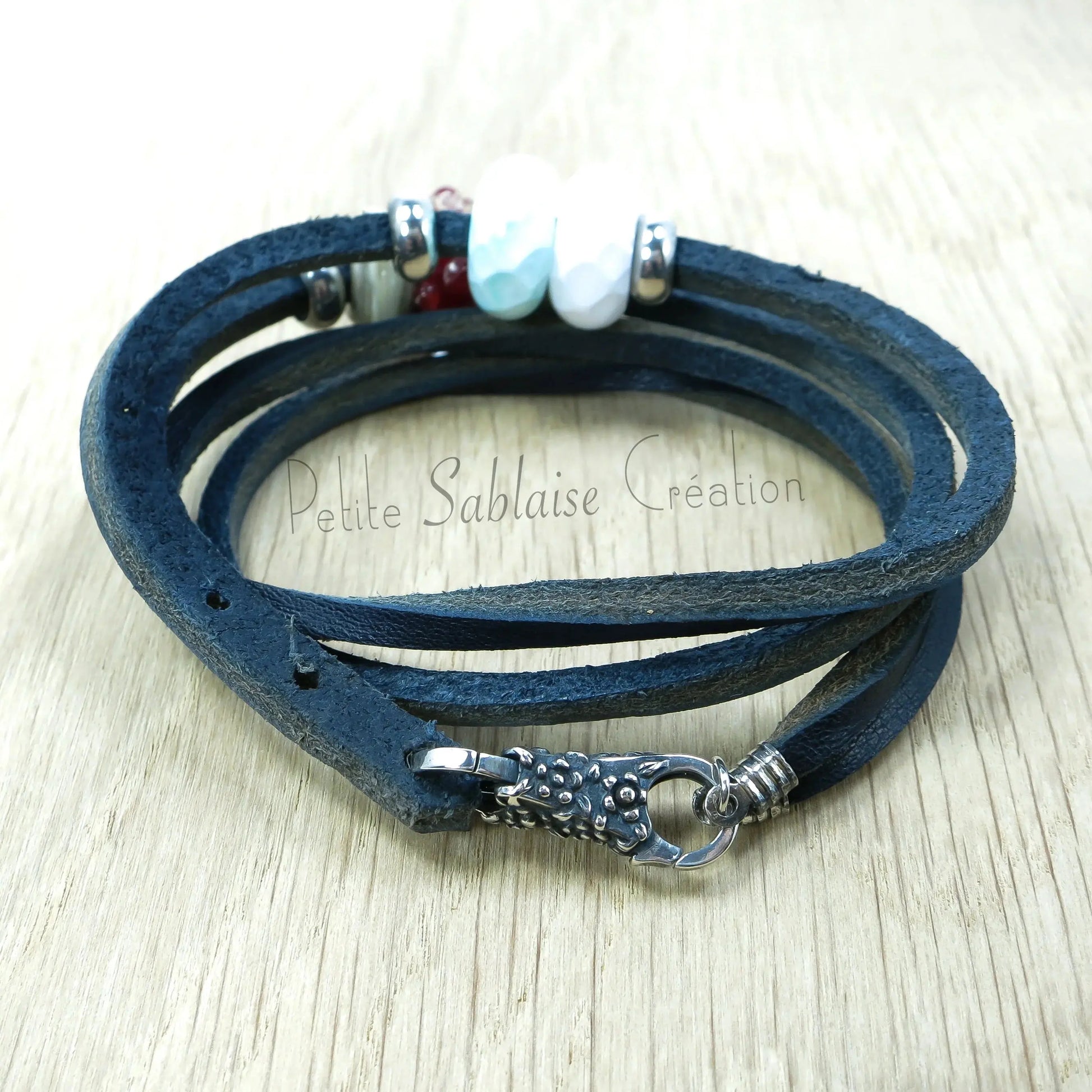 Bracelet Artisanal Fantaisie en Cuir Indigo et en Argent - Petite Sablaise
