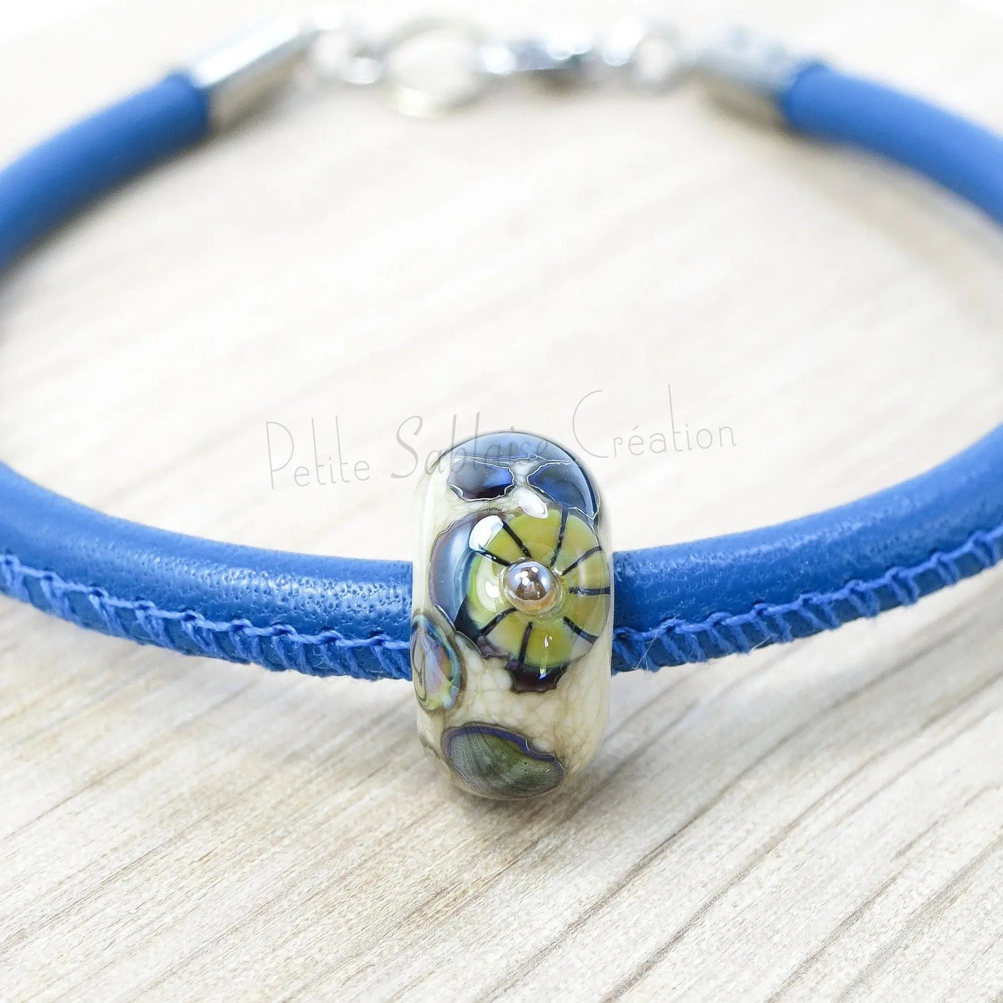 Bracelet Artisanal Fantaisie en cuir Nappa bleu - Petite Sablaise