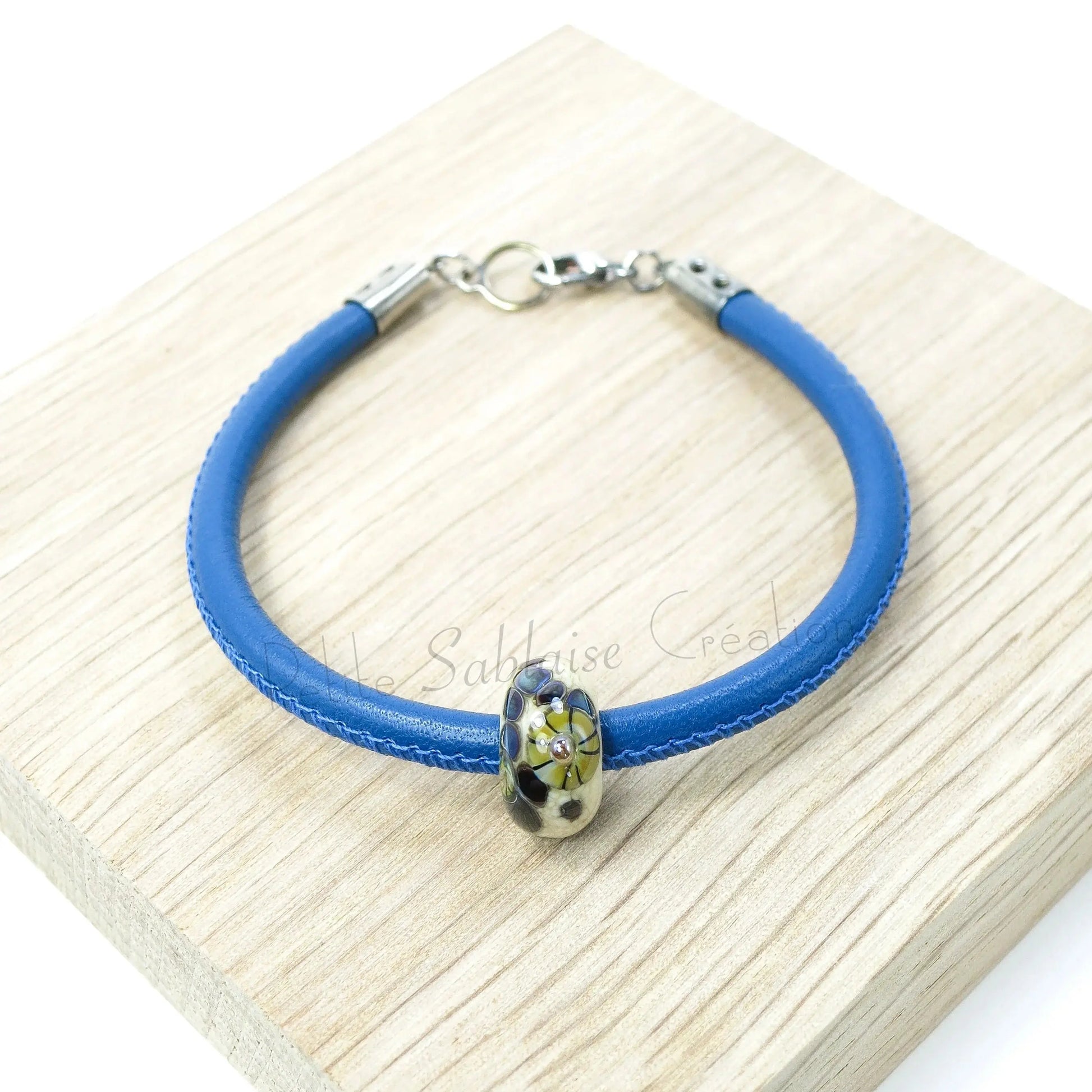 Bracelet Artisanal Fantaisie en cuir Nappa bleu - Petite Sablaise