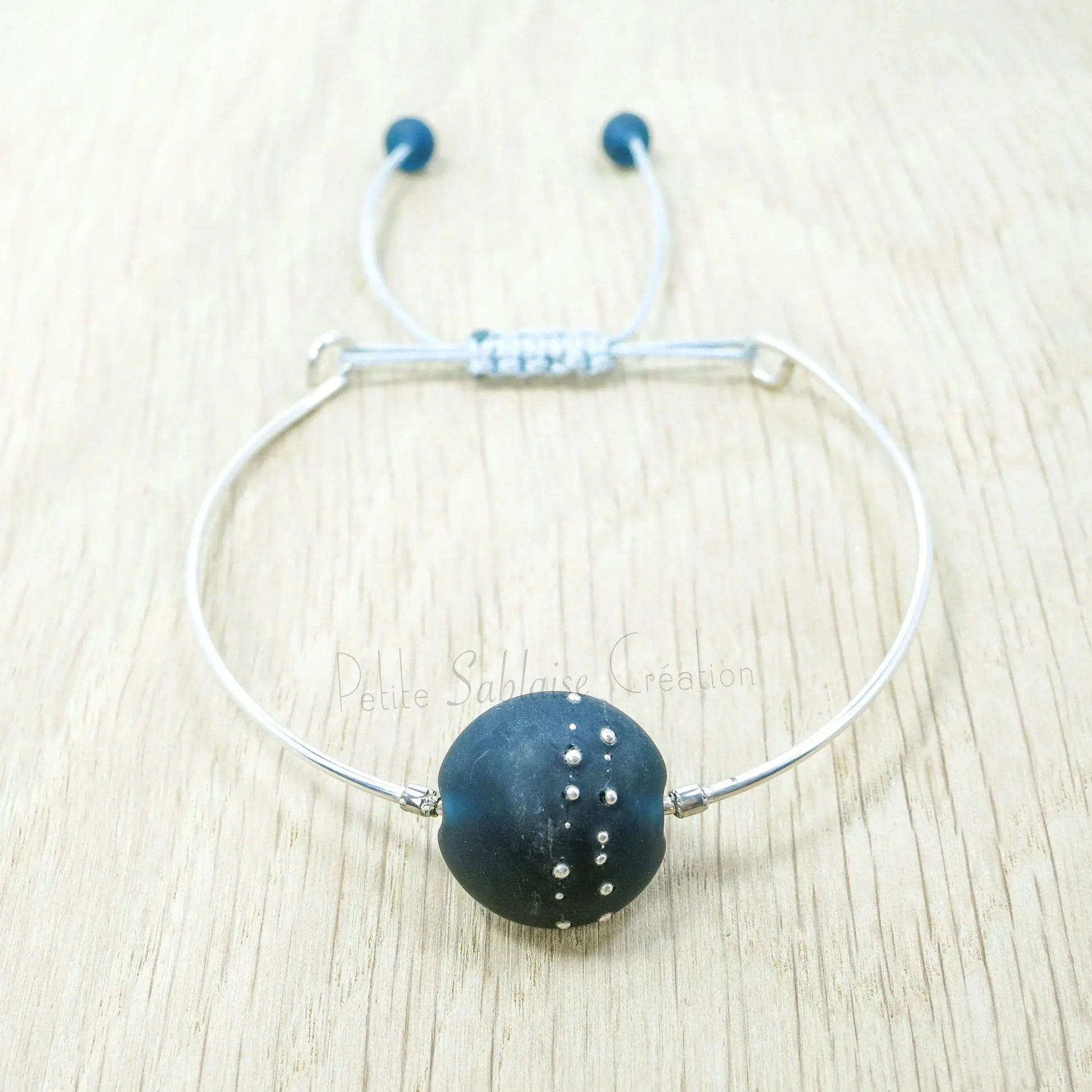 Bracelet Fantaisie Artisanal "Dark Blue" mat réglable - Petite Sablaise