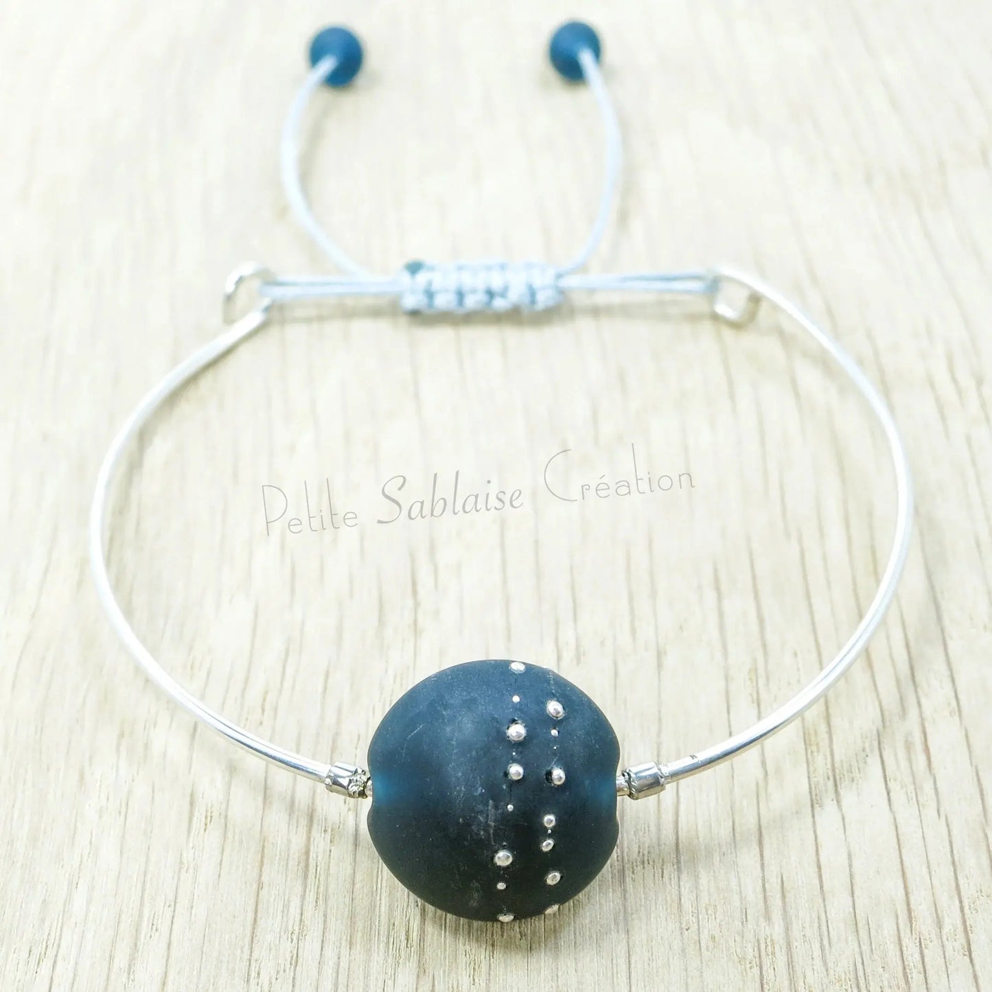 Bracelet Fantaisie Artisanal "Dark Blue" mat réglable - Petite Sablaise