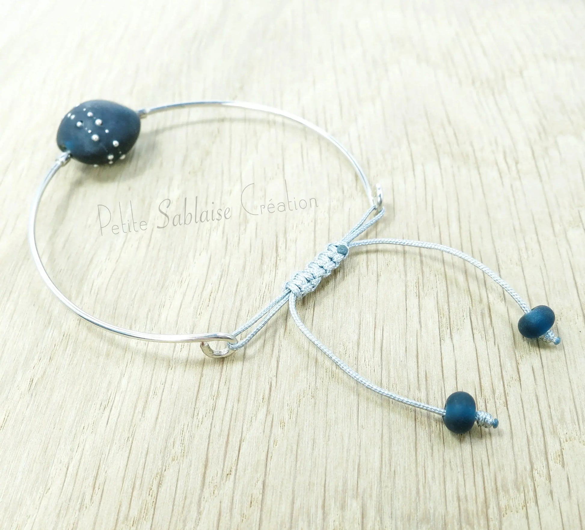 Bracelet Fantaisie Artisanal "Dark Blue" mat réglable - Petite Sablaise