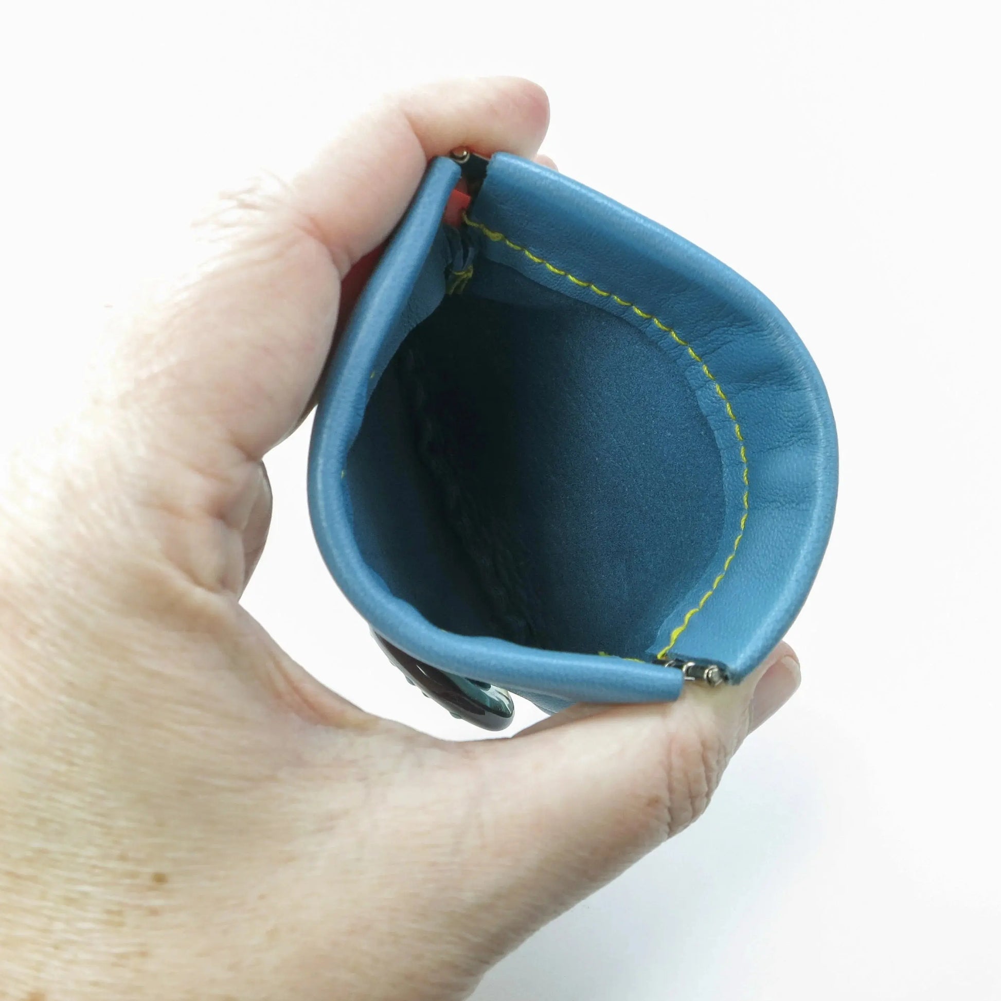 Porte-monnaie Artisanal Clic Clac en cuir bleu - Petite Sablaise