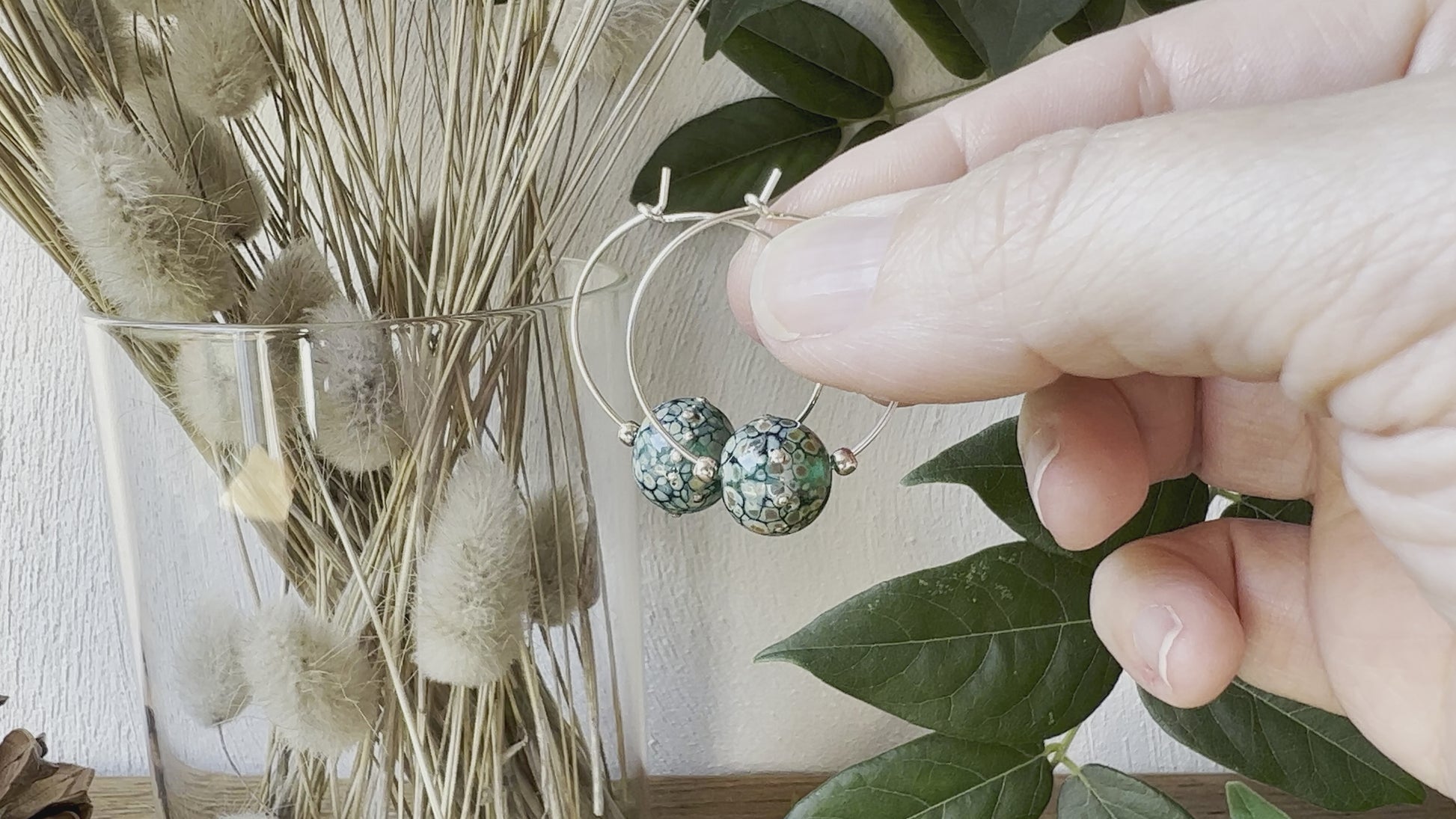 Vidéo Boucles d'oreilles Créoles Fantaisies "Emeraude" en Argent