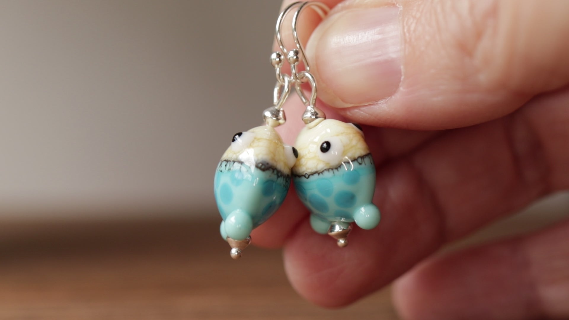 Vidéo Boucles d'oreilles Fantaisies Petits Poissons bleus