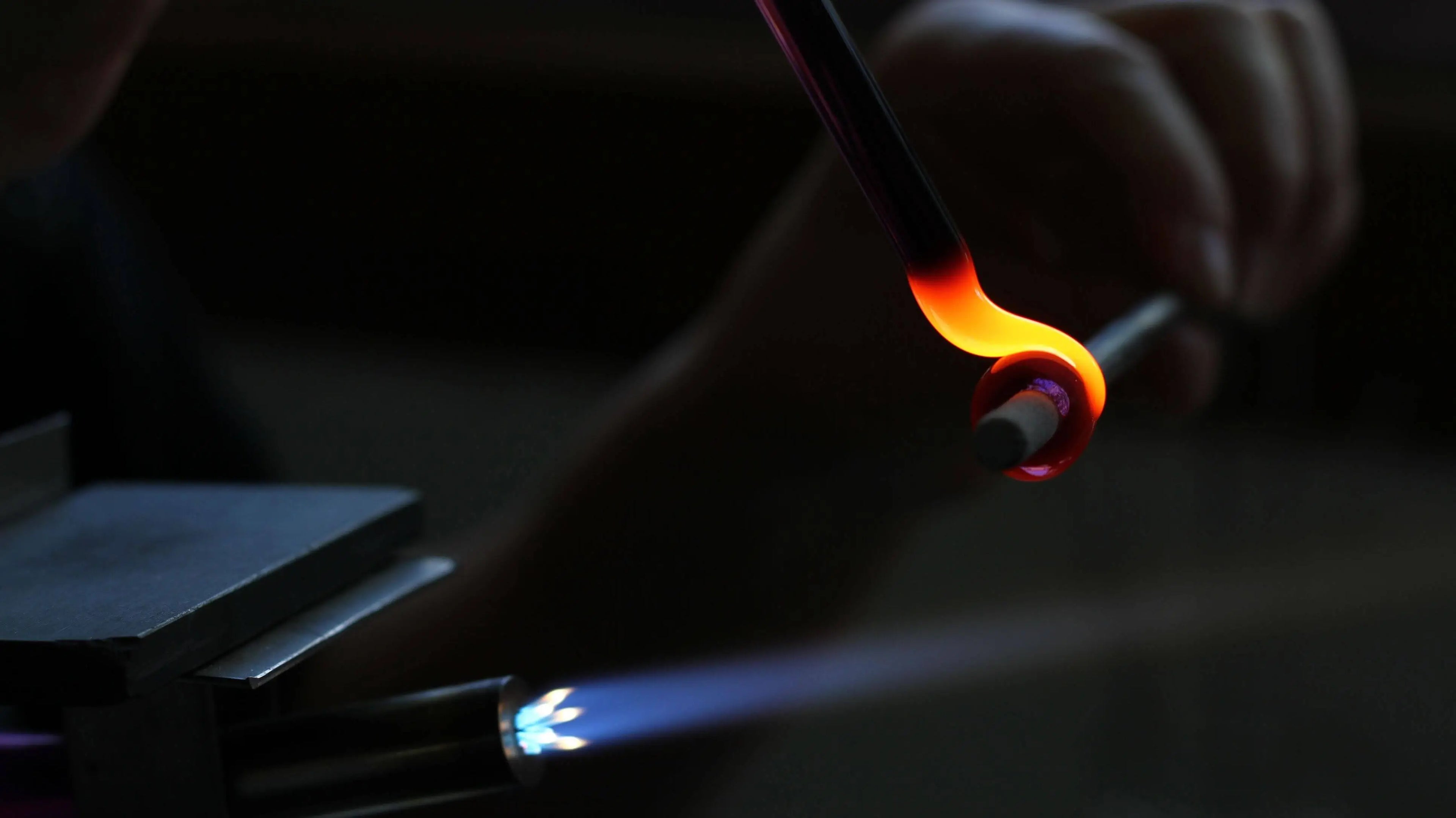 Atelier de la Petite Sablaise, verre filé à la flamme d'un chalumeau de verrier