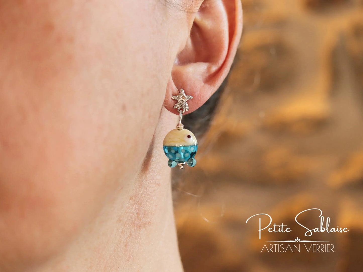 Boucles d'Oreilles Fantaisies Etoile de Mer et Petits Poissons turquoise portées- Petite Sablaise