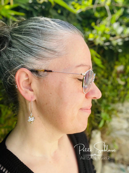 Boucles d'oreilles Artisanales longues "Champagne" portées- Petite Sablaise