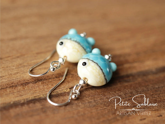 Bijoux Fantaisie : Boucles d'oreilles Petits Poissons bleus en Argent - Petite Sablaise