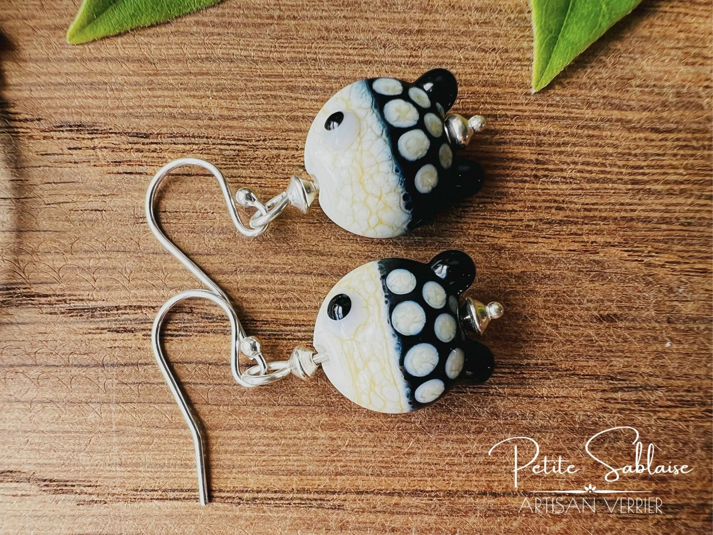 Boucles d'oreilles Fantaisies Petits Poissons noirs et ivoires en Argent - Petite Sablaise