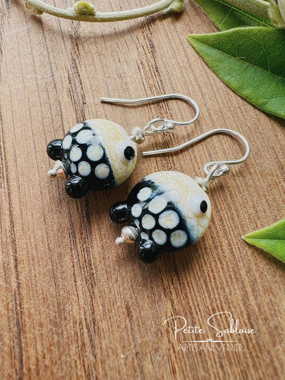 Boucles d'oreilles Fantaisies Petits Poissons noirs et ivoires en Argent - Petite Sablaise