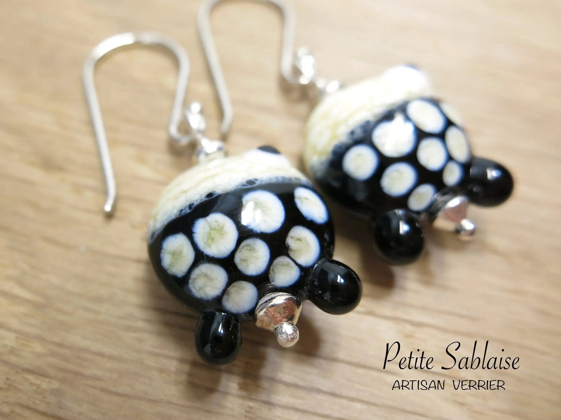 Boucles d'oreilles Fantaisies Petits Poissons noirs et ivoires en Argent - Petite Sablaise