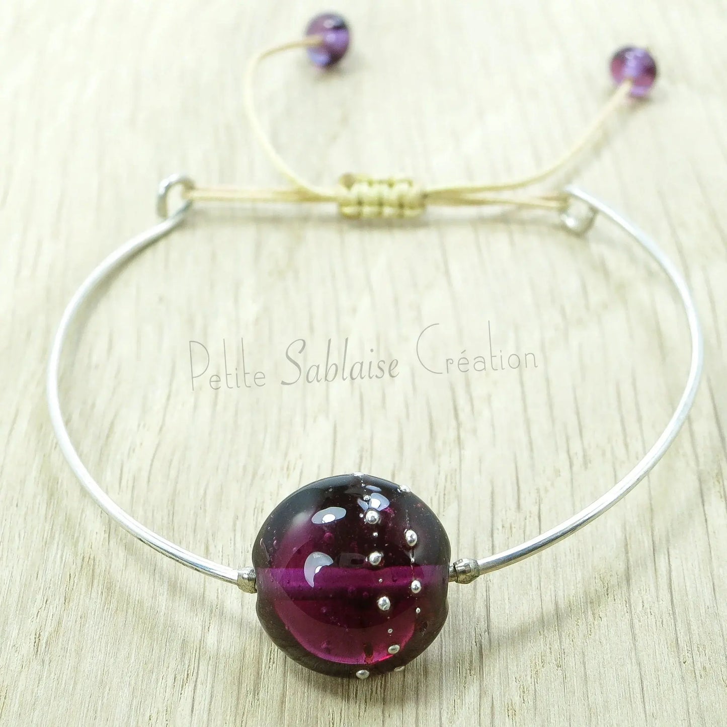 Bracelet Artisanal Fantaisie réglable Rouge framboise - Petite Sablaise