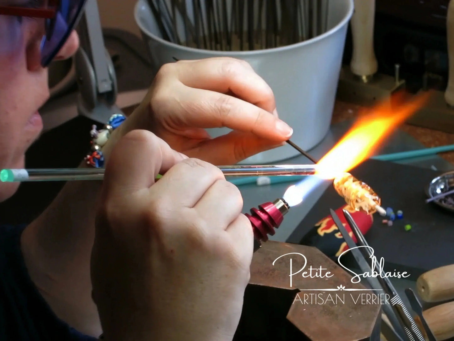 Atelier de la Petite Sablaise - Réalisation d'une perle de verre à la flamme