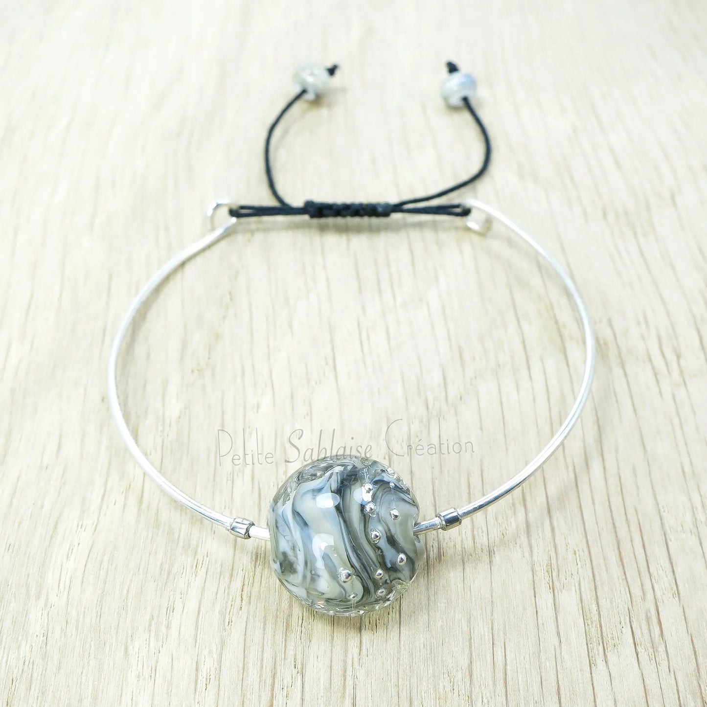 Bracelet Fantaisie Artisanal Gris transparent réglable - Petite Sablaise