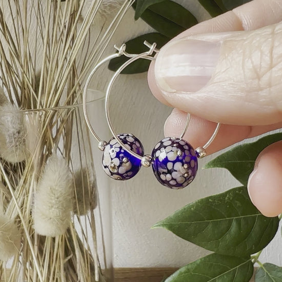 Vidéo Boucles d'oreilles Créoles Artisanales "Améthyste violette" en Argent