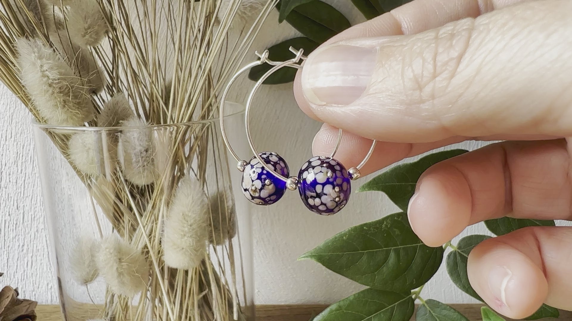 Vidéo Boucles d'oreilles Créoles Artisanales "Améthyste violette" en Argent