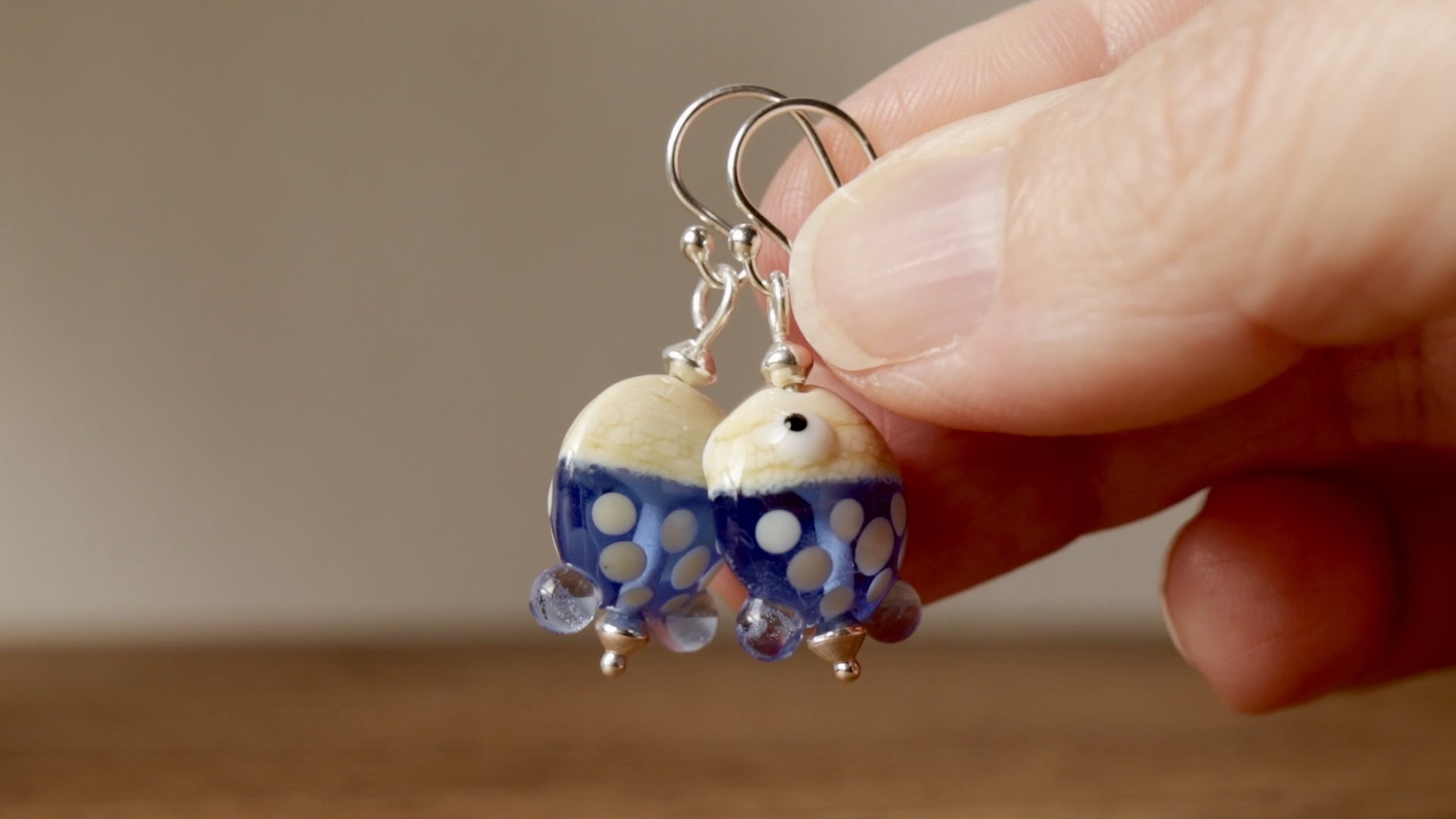 Vidéo Boucles d'Oreilles Fantaisies Petits Poissons bleus