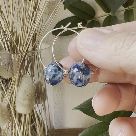 Vidéo Boucles d'oreilles Créoles Artisanales Bleues