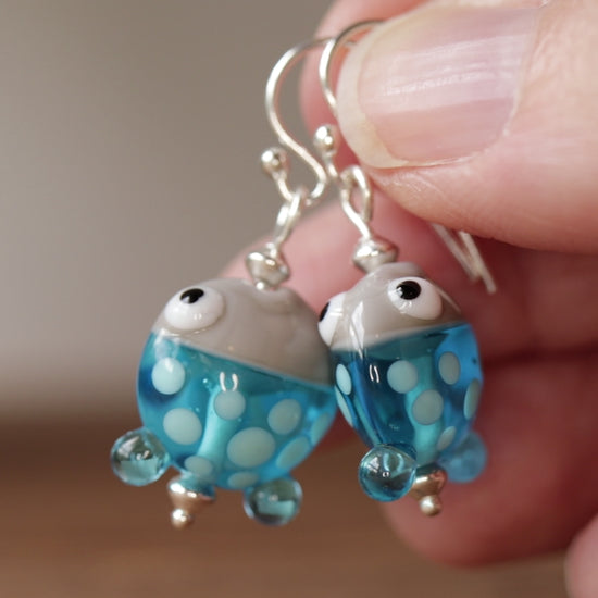 Vidéo Boucles d'Oreilles Fantaisies Petits Poissons turquoises en Argent