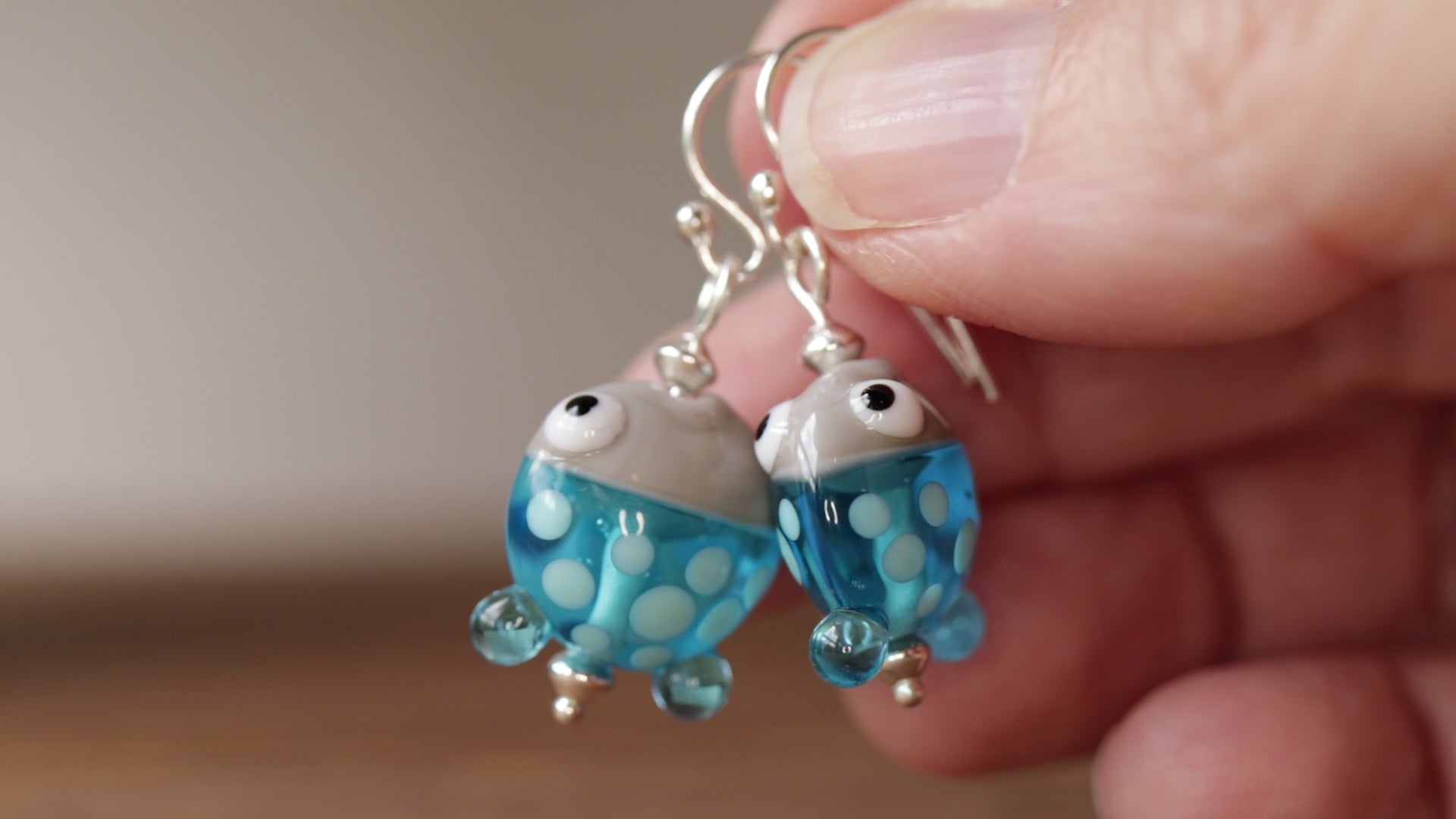 Vidéo Boucles d'Oreilles Fantaisies Petits Poissons turquoises en Argent